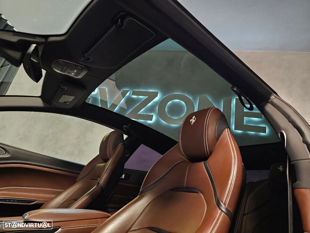 Ferrari GTC4 Lusso T - 25