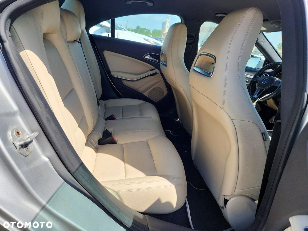 Mercedes-Benz CLA 250 4Matic 7G-DCT - 9