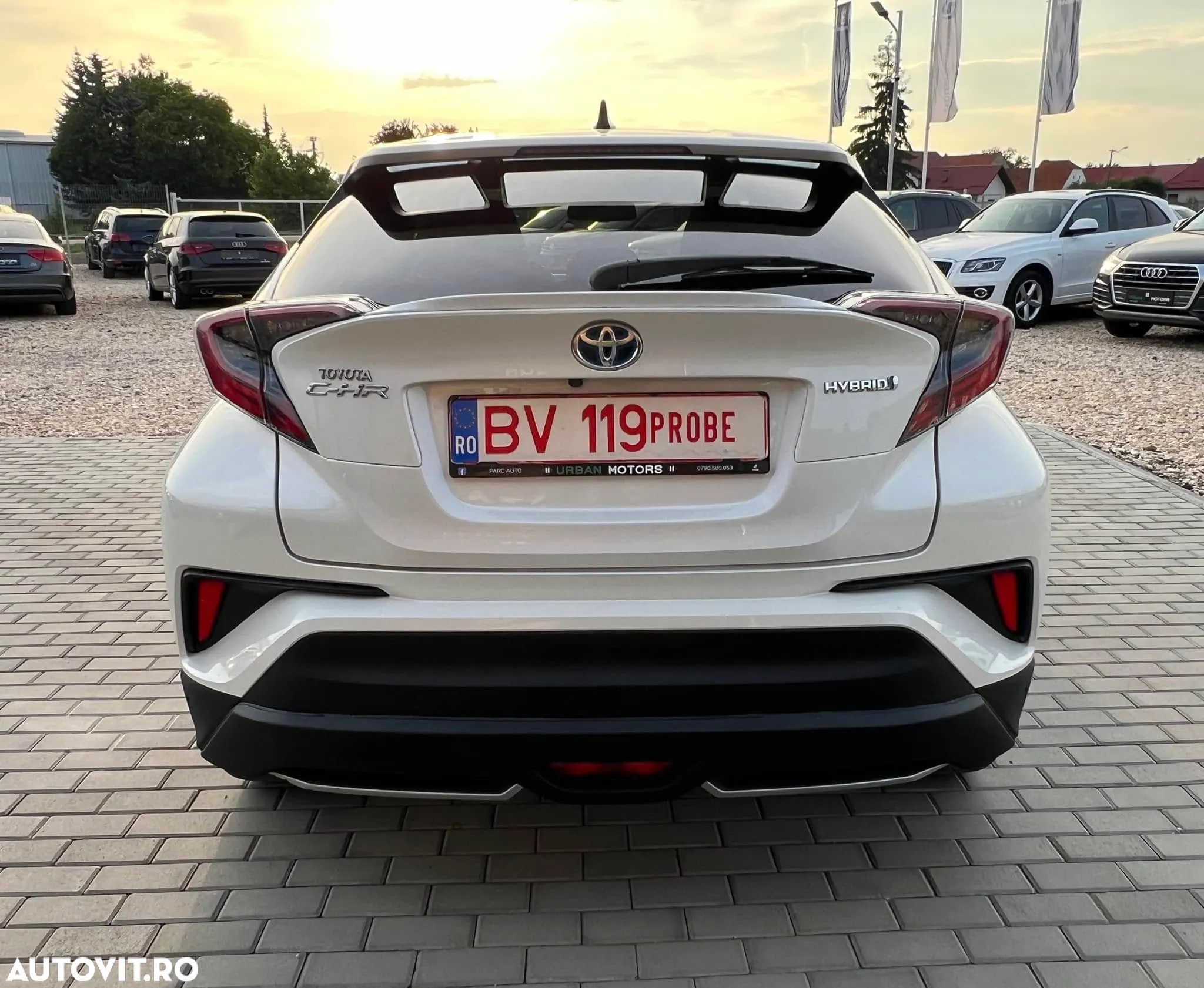 Toyota C-HR Hybrid Lounge - 11