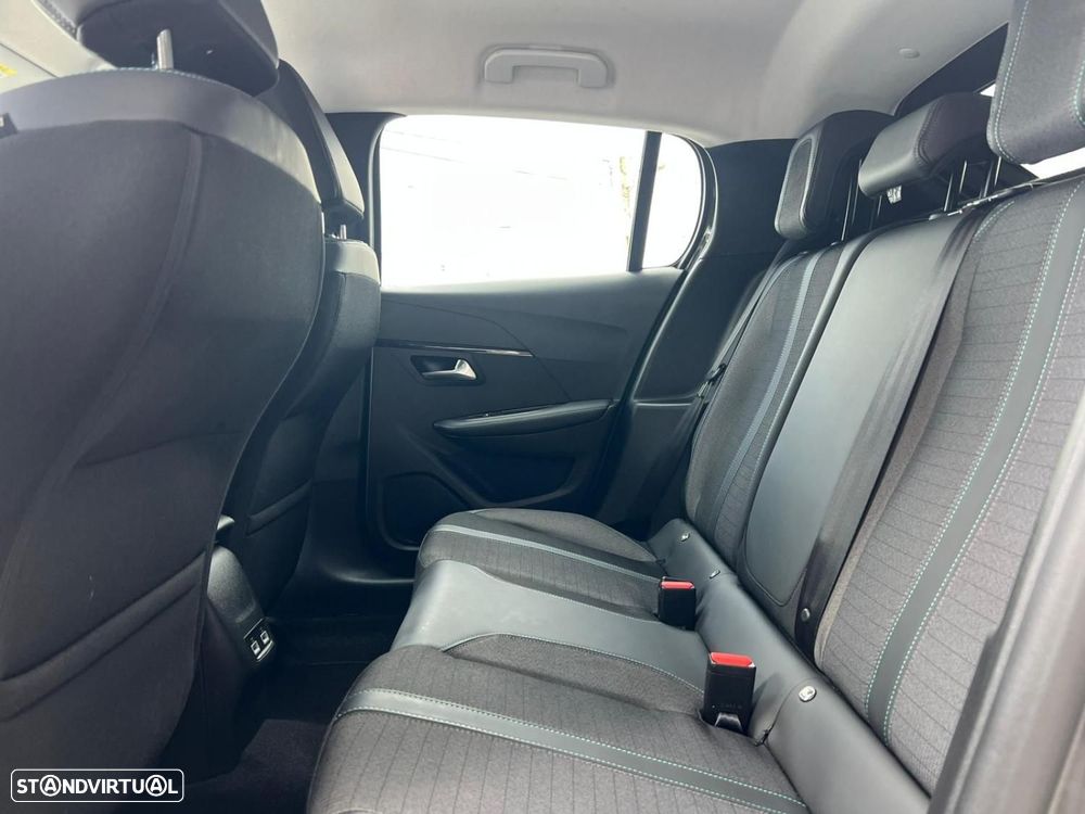 Peugeot 208 1.2 PureTech Allure EAT8 - 8