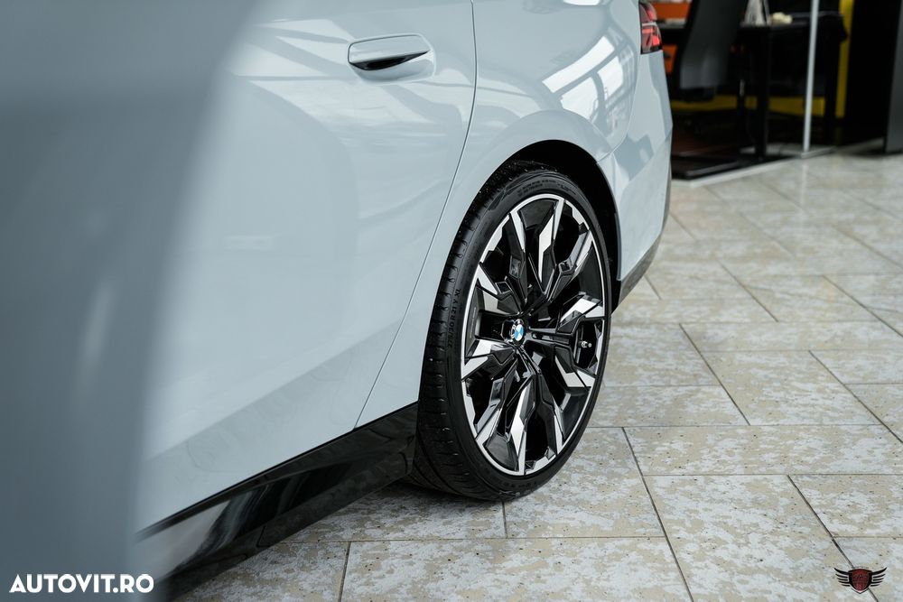 BMW Seria 5 520i AT MHEV - 26