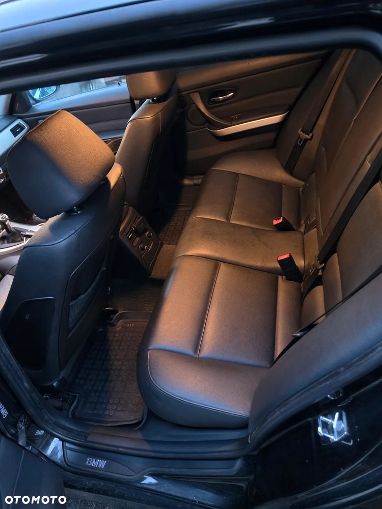 BMW Seria 3 318d - 13
