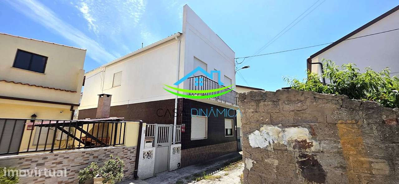 Moradia com dois pisos independentes a 200 mts da praia - Grande imagem: 2/56