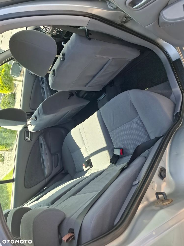 Nissan Almera 1.5 acenta PLUS - 15