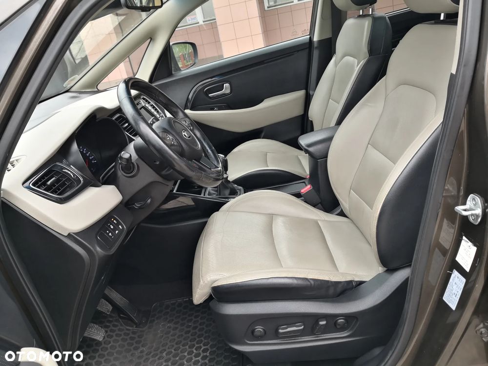 Kia Carens 1.7 CRDi 136 Dream Team Edition - 15
