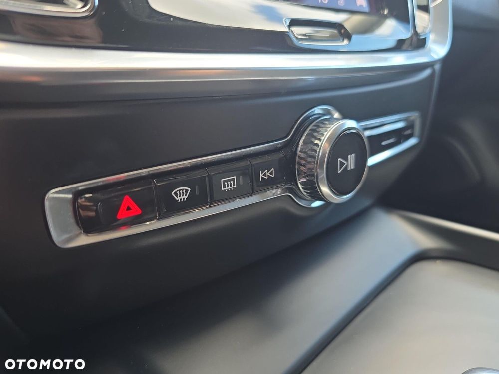 Volvo V60 B3 B Momentum Core - 24