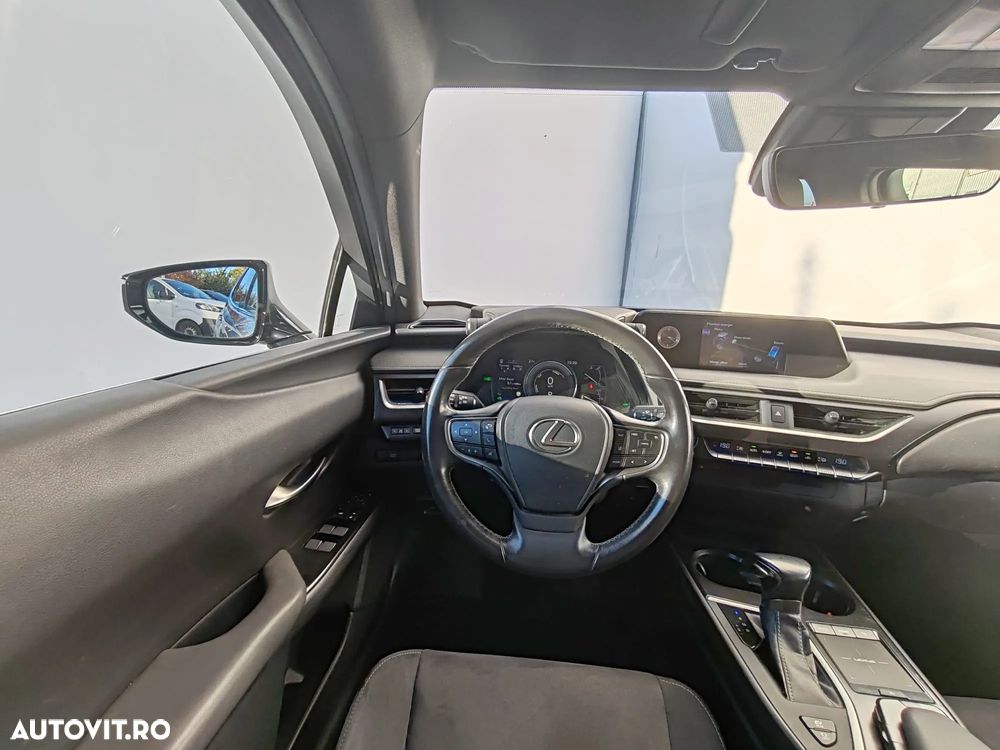 Lexus UX 250h FWD Executive - 12
