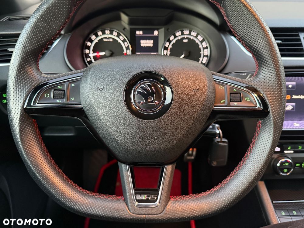 Skoda Octavia Combi 2.0 TDI RS - 17