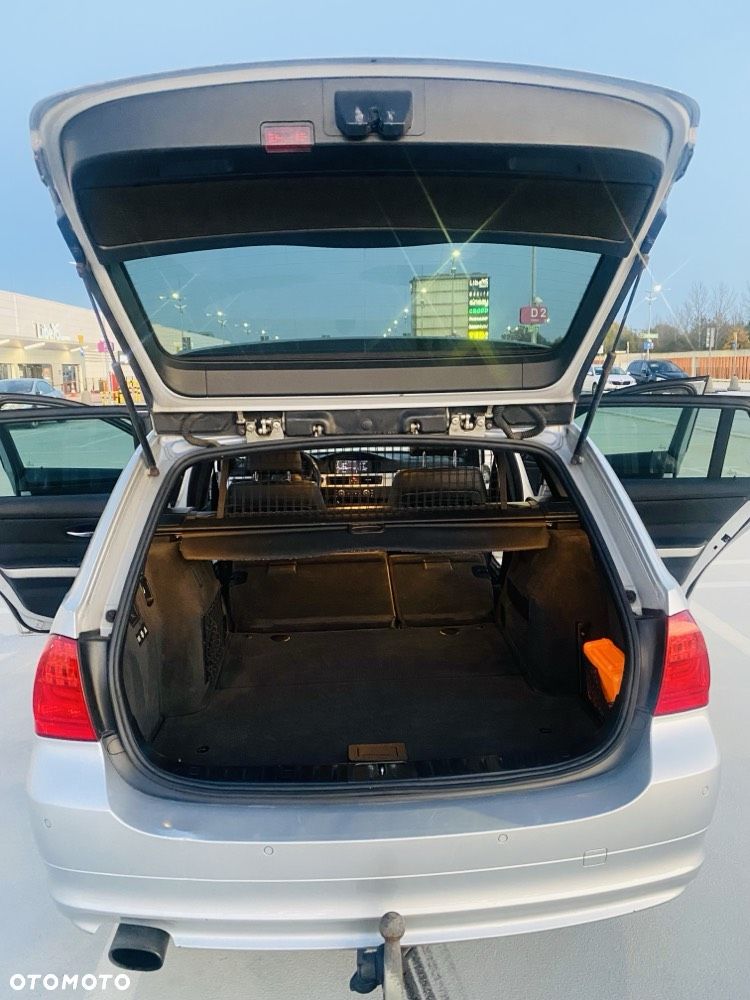 BMW Seria 3 320d xDrive DPF - 12