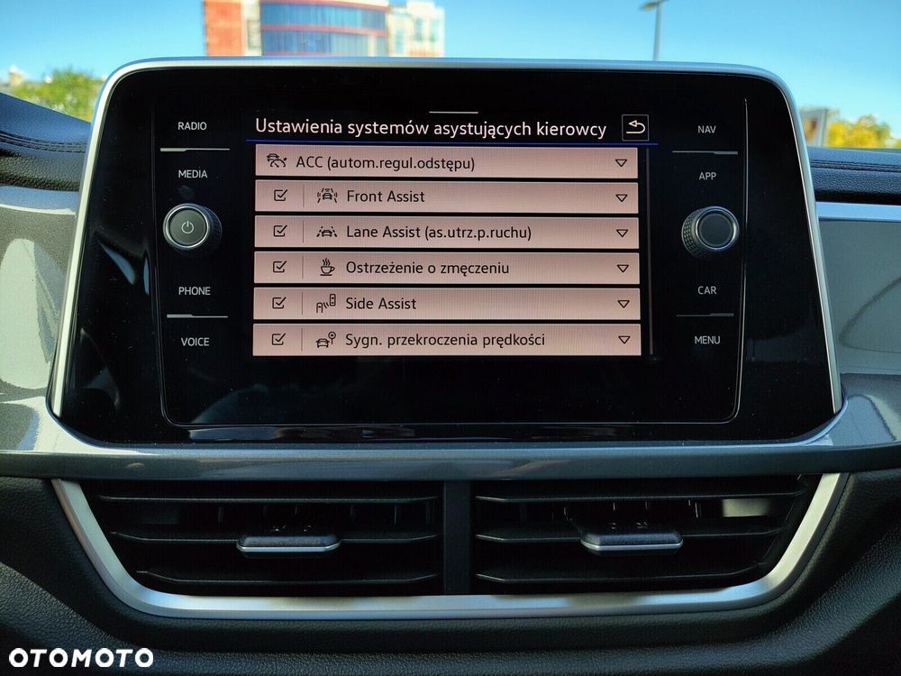 Volkswagen T-Roc - 16