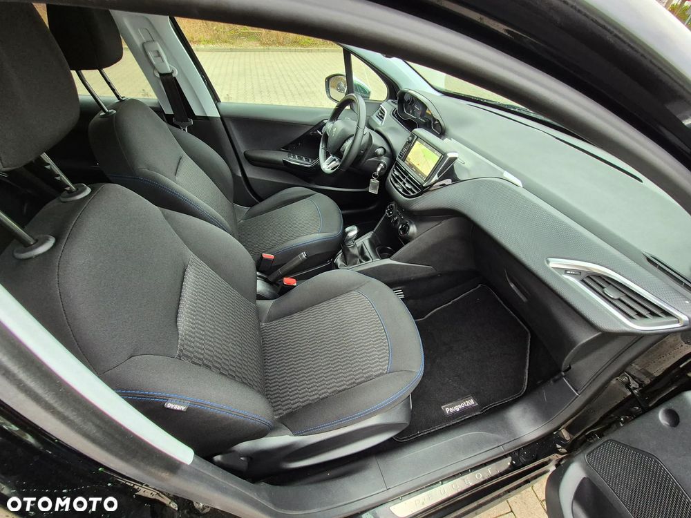Peugeot 208 - 13