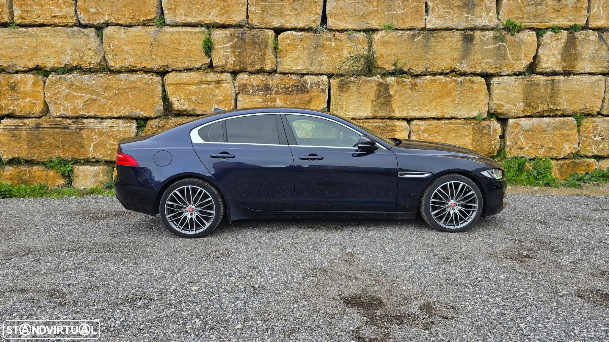 Jaguar XE 2.0 D Prestige - 4