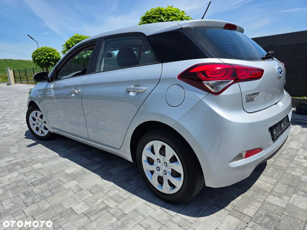 Hyundai i20 blue 1.2 Classic - 11