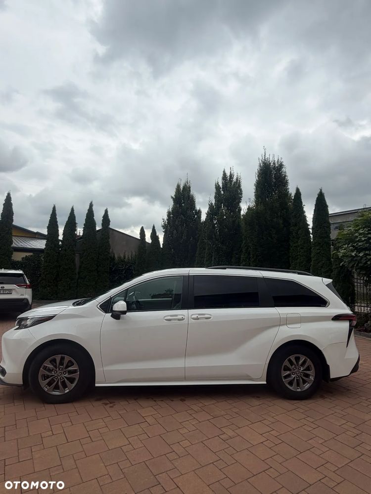 Toyota Sienna - 5