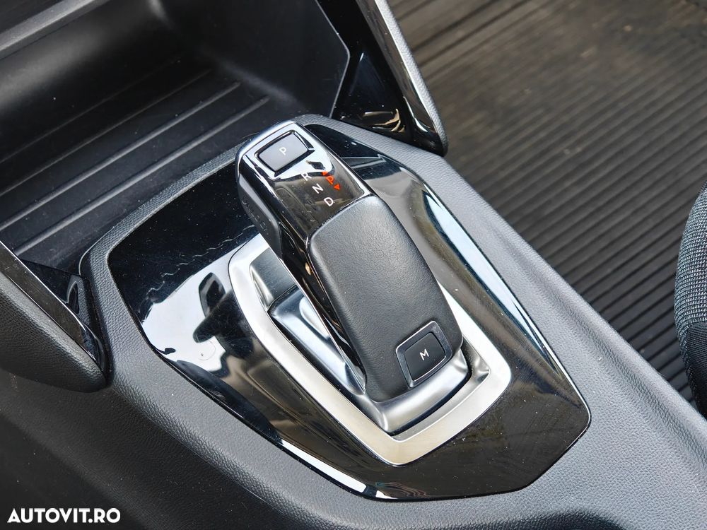 Peugeot 2008 1.2 PureTech EAT8 STT GT Pack - 9