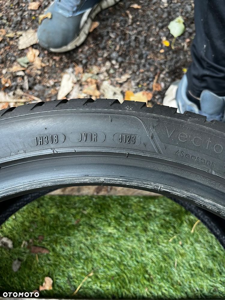 235/40R19 96Y Goodyear Vector4Seasons 2 x 90% bieżnika - 8