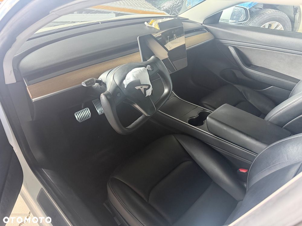 Tesla Model 3 - 14