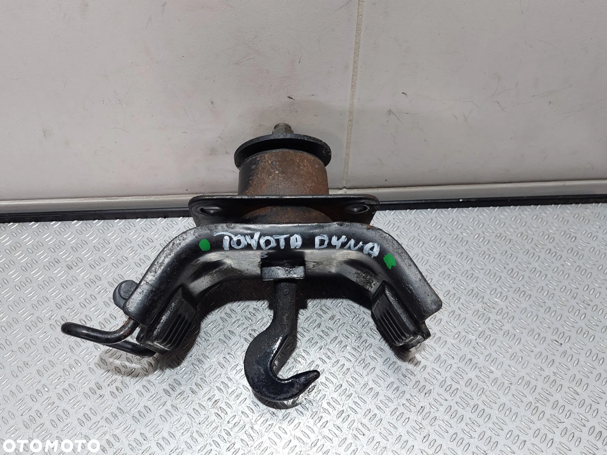 ŁAPA PODUSZKA MOCOWANIA KABINY LEWA TOYOTA DYNA R2008 3,0 DISEL - 2