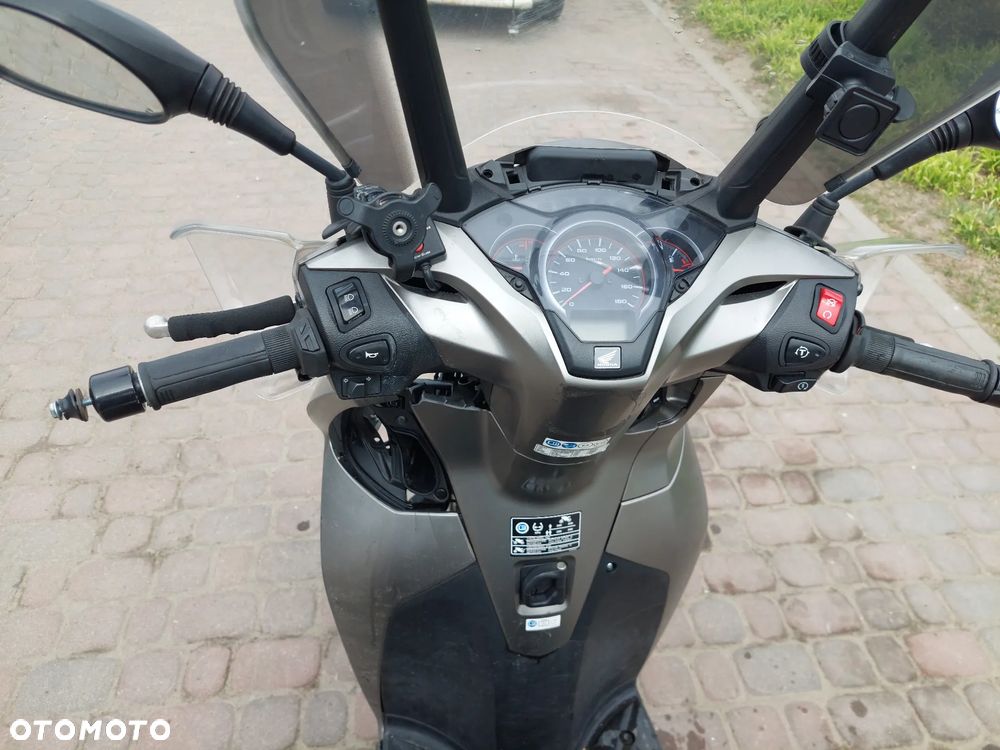 Honda SH - 9