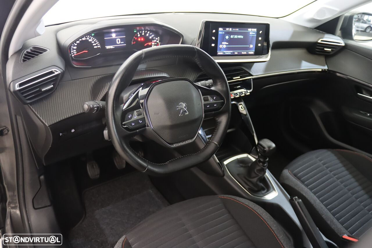 Peugeot 208 - 3