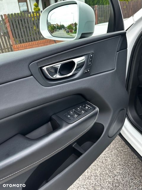 Volvo XC 60 D5 AWD R-Design - 16