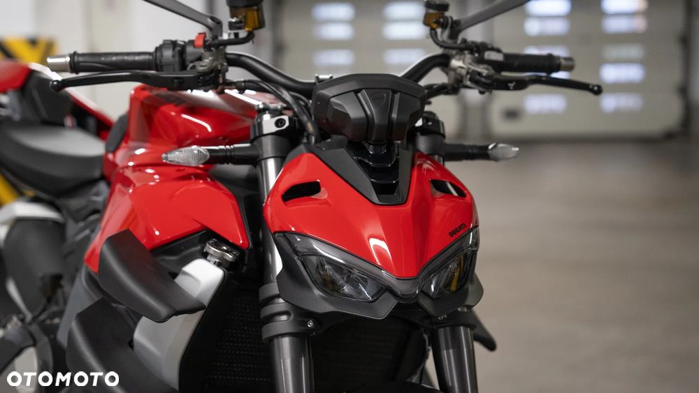 Ducati Streetfighter V2 - 9