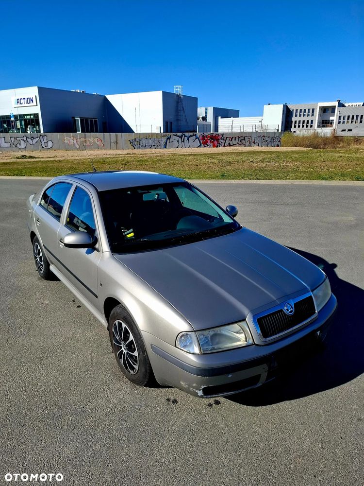 Skoda Octavia 1.6 Tour - 3