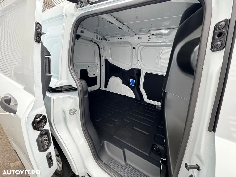 Ford Courier - 10