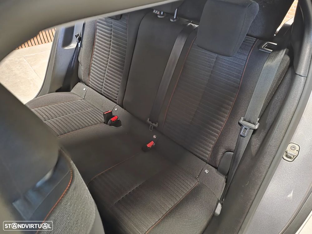 Peugeot 2008 BlueHDi 110 Active Pack - 21