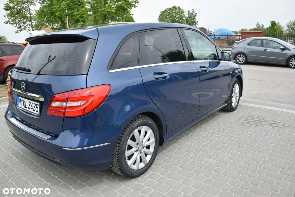 Mercedes-Benz Klasa B 180 Edition - 12