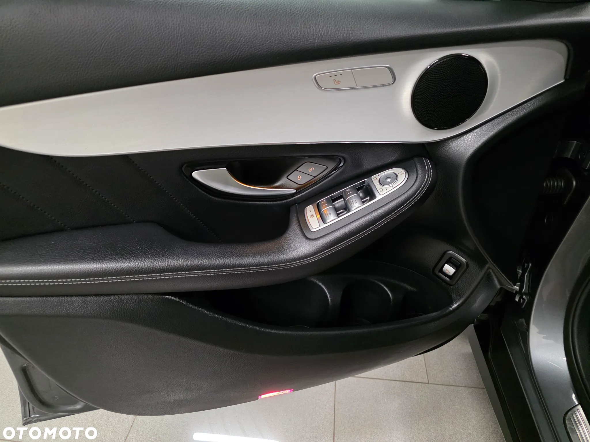 Mercedes-Benz GLC 220 d 4Matic 9G-TRONIC AMG Line Plus - 23