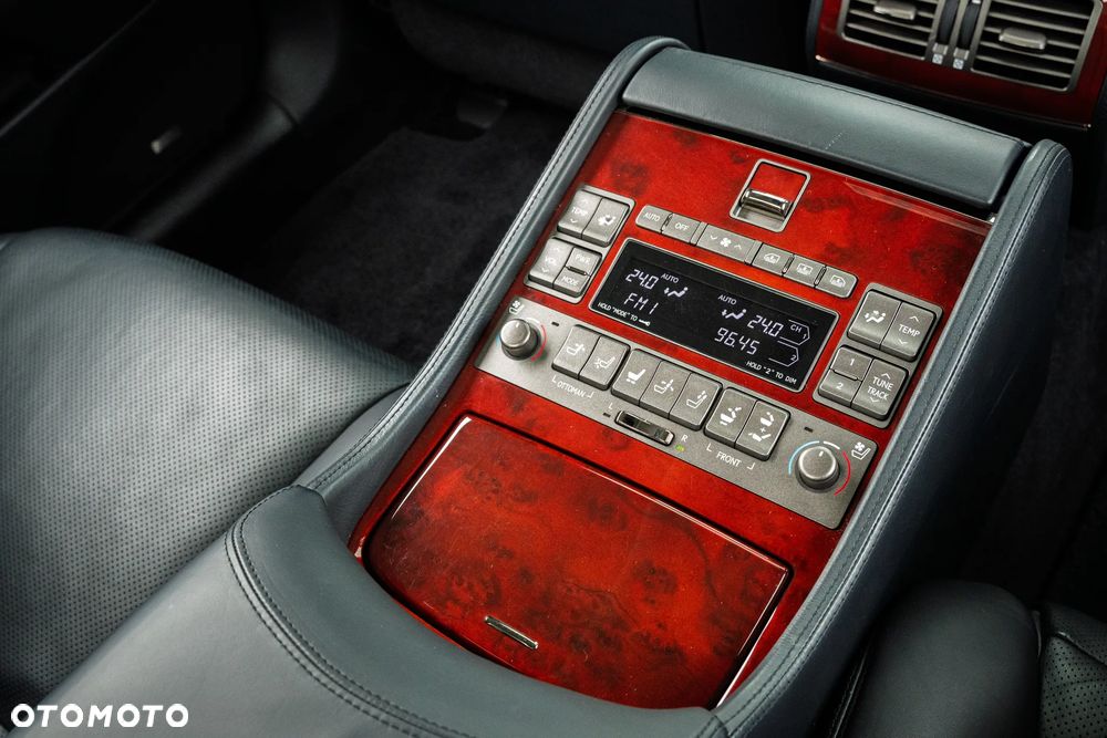 Lexus LS - 26