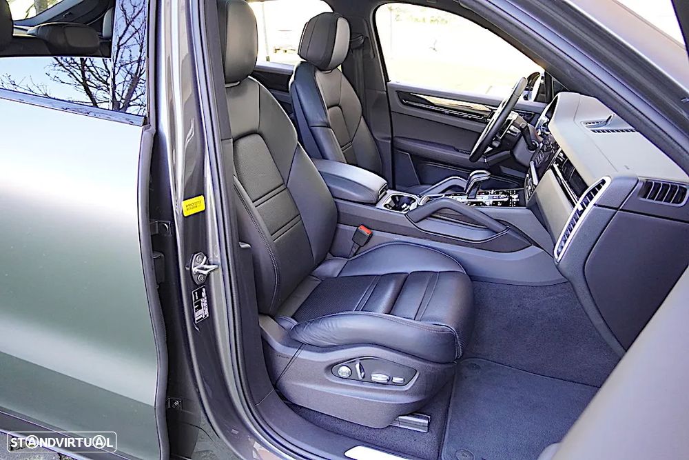 Porsche Cayenne Coupé E-Hybrid - 24