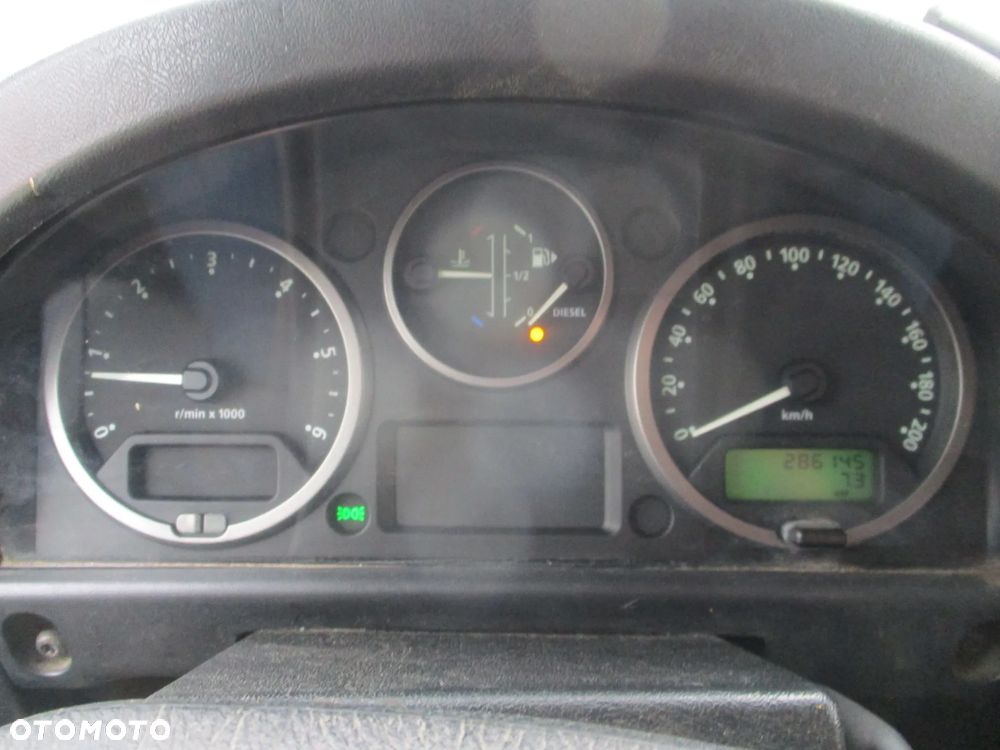 Land Rover Defender 2.4 TD4 E - 13