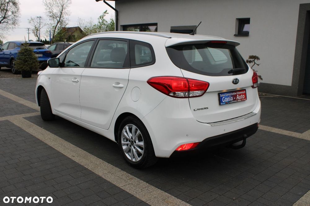 Kia Carens - 4
