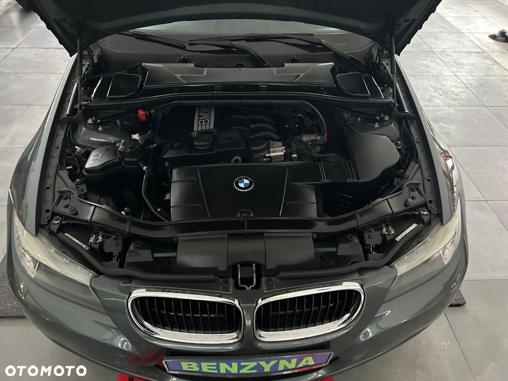 BMW Seria 3 320i - 12