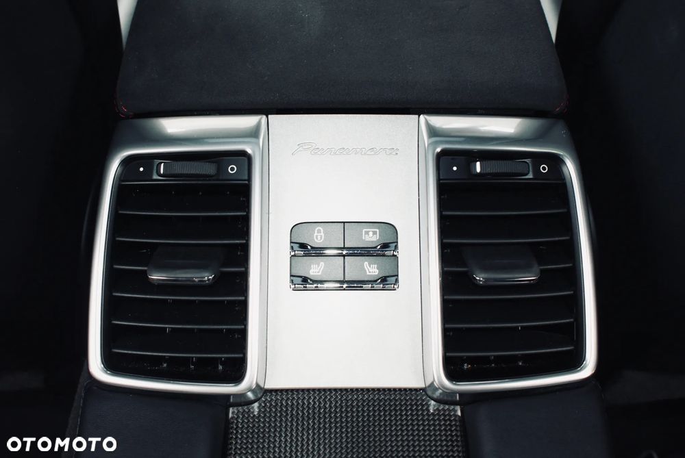 Porsche Panamera GTS - 24