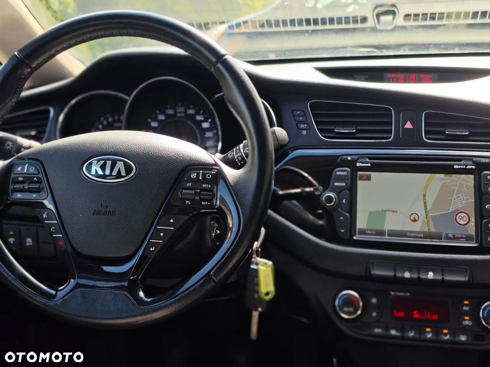 Kia Ceed - 33