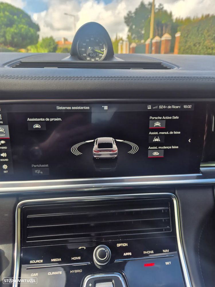 Porsche Panamera 4 E-Hybrid 10 Years Edition - 27