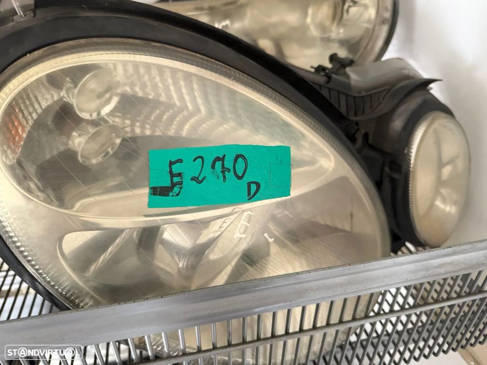 Farol Mercedes e270 direito - 1
