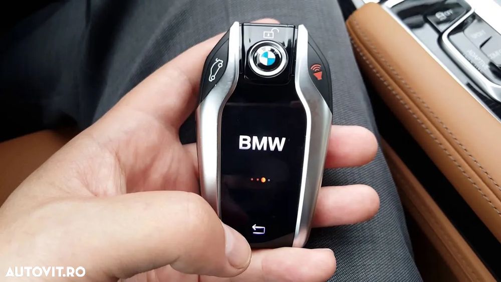 BMW Seria 7 740e iPerformance - 34