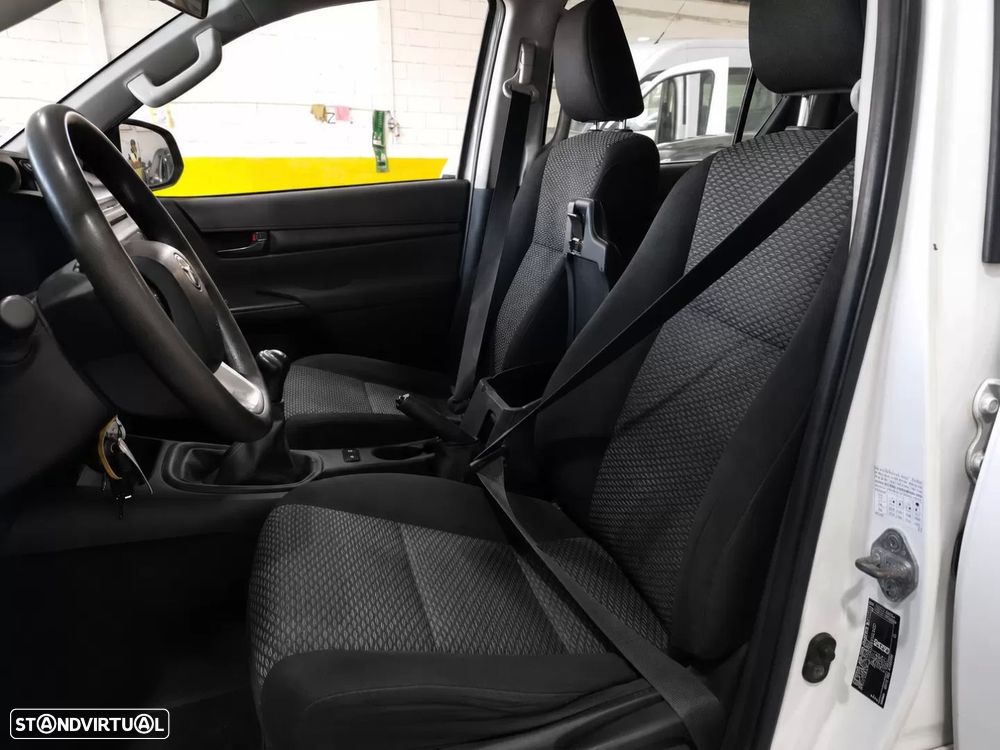 Toyota Hilux 2.4 D-4D 4WD CD CM - 5