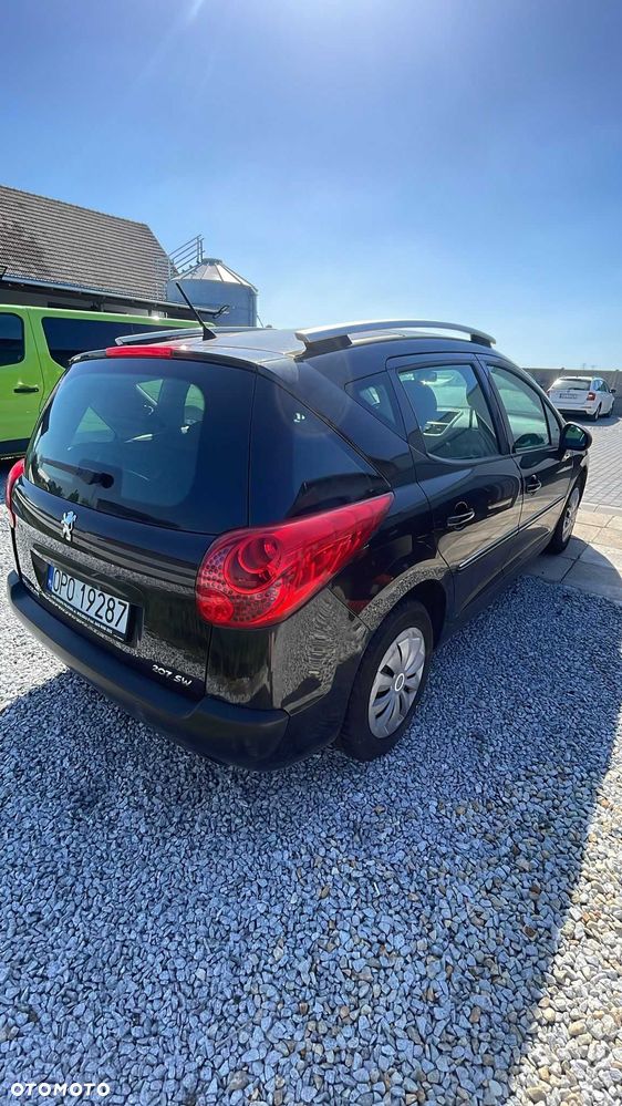 Peugeot 207 - 1