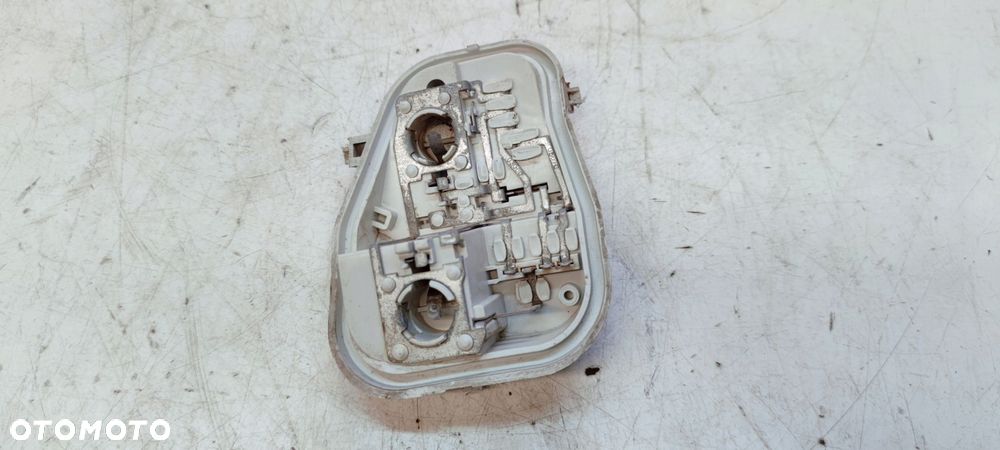 WKŁAD LAMPY W BŁOTNIK PRAWY TYŁ AUDI A6 C6 LIFT AVANT 4F9945222C *2* - 2
