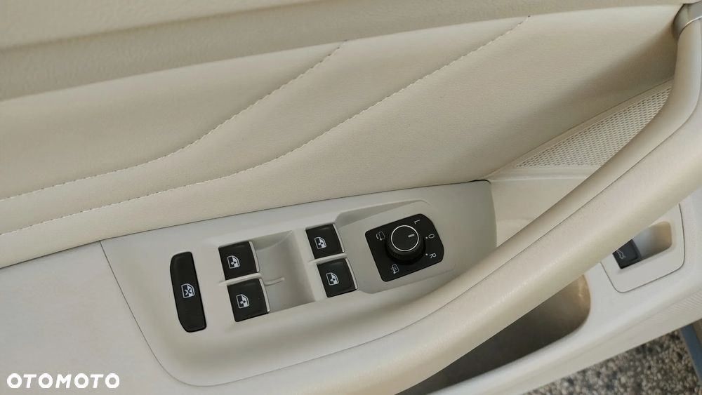 Volkswagen Passat 2.0 TDI 4Mot Elegance DSG - 18