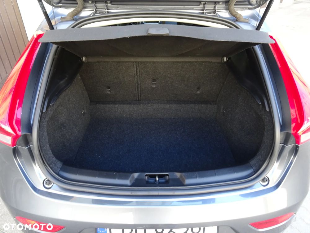 Volvo V40 D2 Momentum - 10