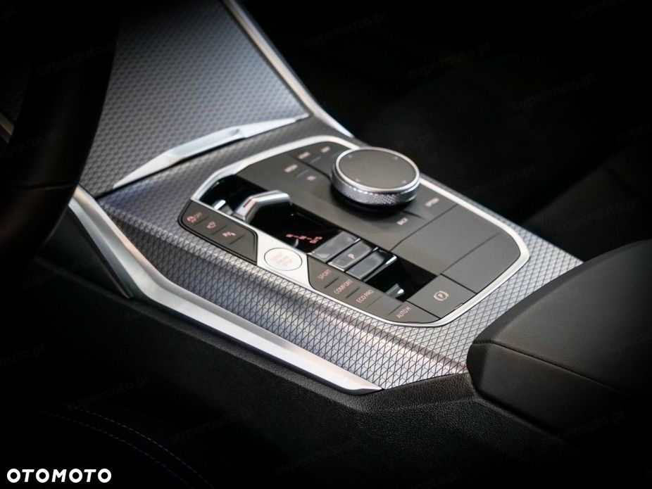 BMW Seria 3 330i xDrive M Sport - 14