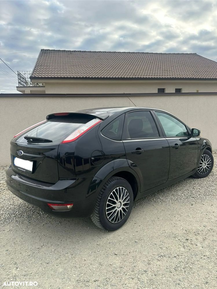 Ford Focus 1.6i Trend Champions League - 12