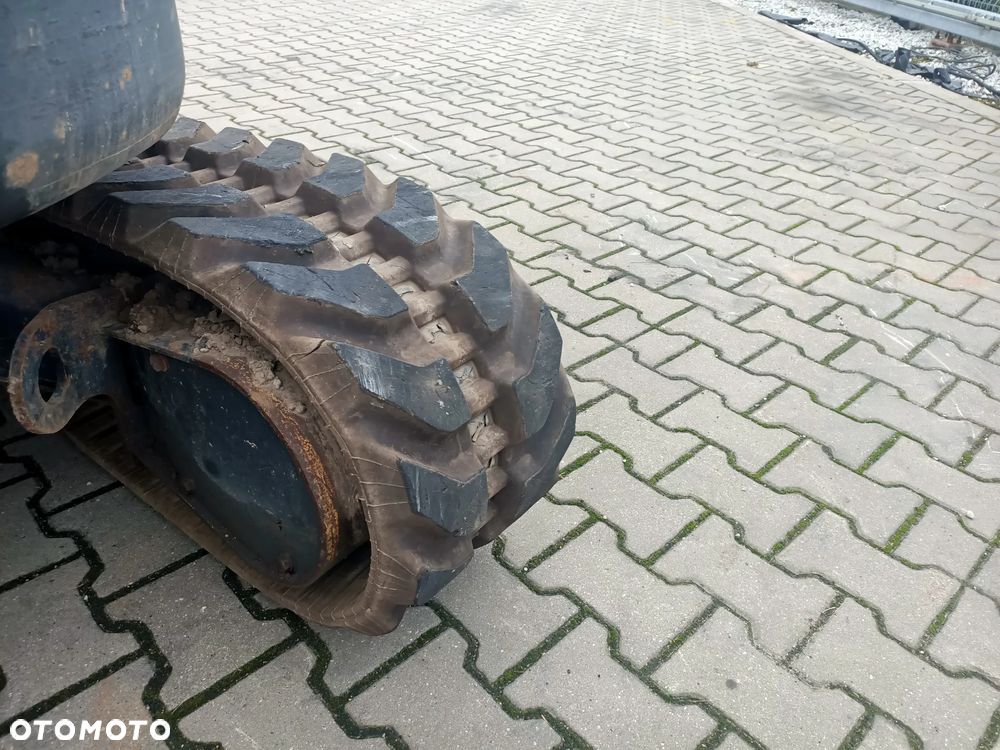 Komatsu PC26MR-3 - 16