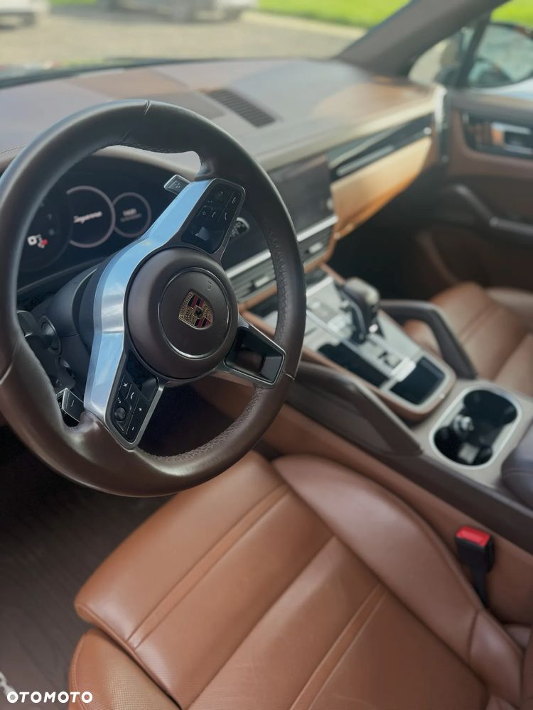 Porsche Cayenne - 8